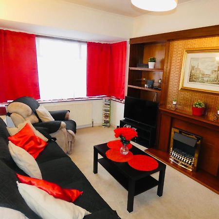 Spacious 3 Bed House With Parking & Good Transport South Norwood ภายนอก รูปภาพ