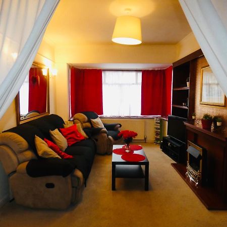 Spacious 3 Bed House With Parking & Good Transport South Norwood ภายนอก รูปภาพ