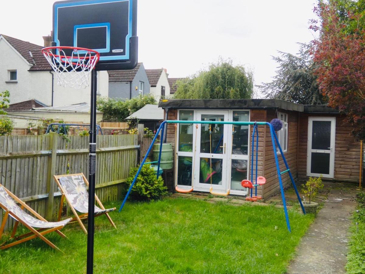 Spacious 3 Bed House With Parking & Good Transport South Norwood ภายนอก รูปภาพ
