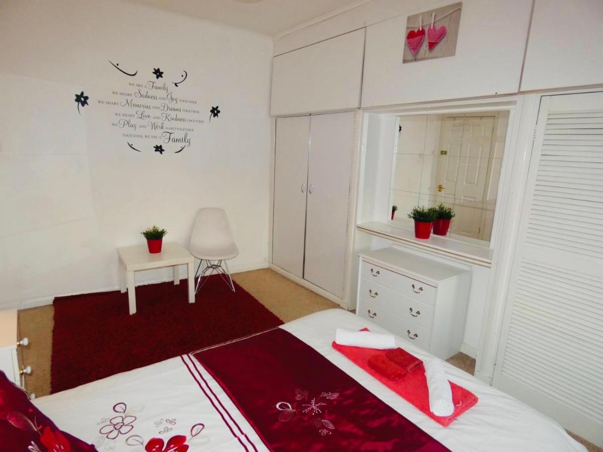 Spacious 3 Bed House With Parking & Good Transport South Norwood ภายนอก รูปภาพ