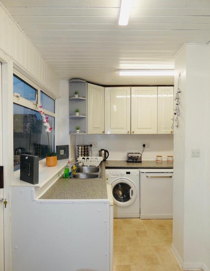 Spacious 3 Bed House With Parking & Good Transport South Norwood ภายนอก รูปภาพ