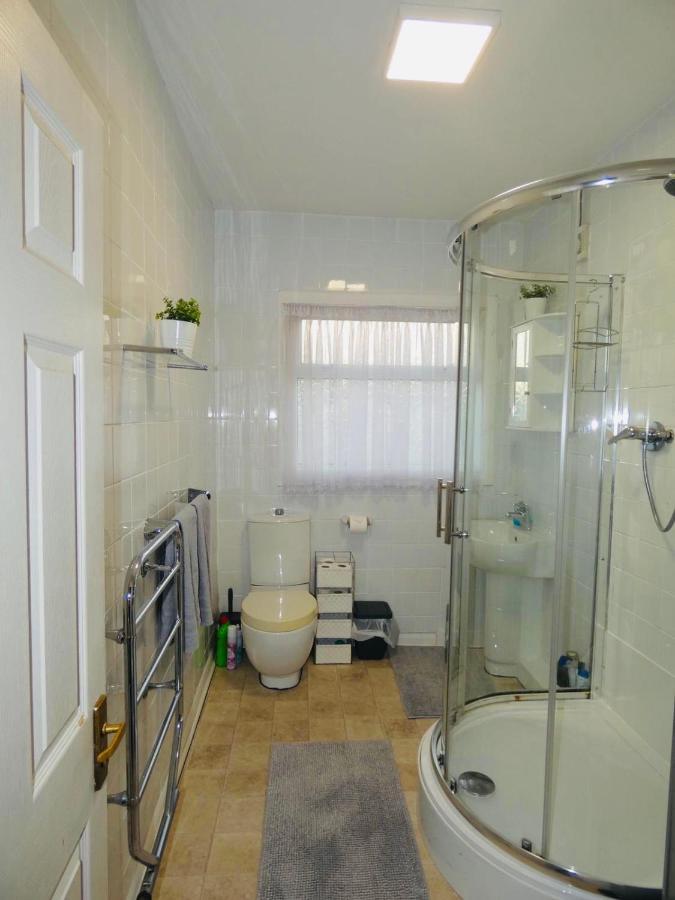 Spacious 3 Bed House With Parking & Good Transport South Norwood ภายนอก รูปภาพ