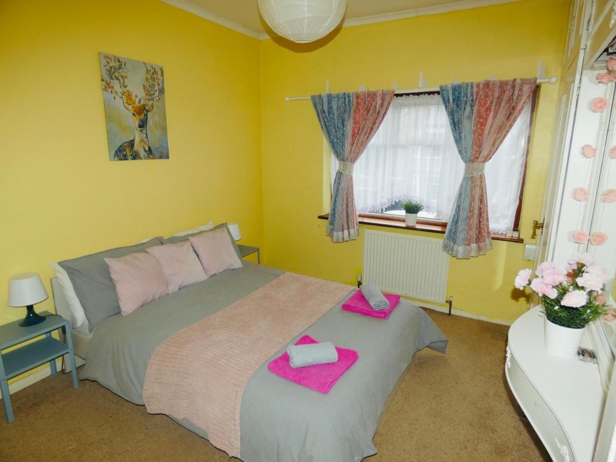Spacious 3 Bed House With Parking & Good Transport South Norwood ภายนอก รูปภาพ