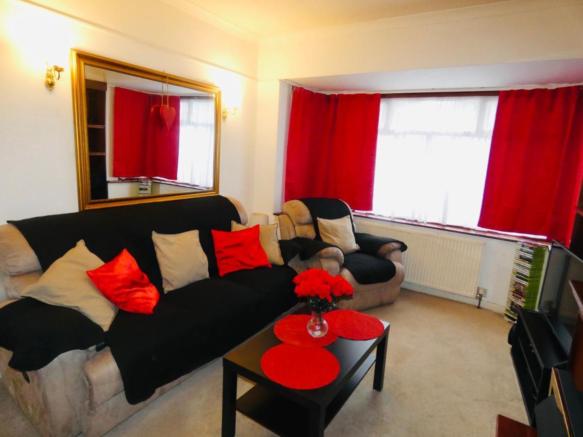 Spacious 3 Bed House With Parking & Good Transport South Norwood ภายนอก รูปภาพ